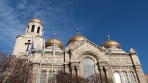 Изграждат ново осветление в Катедралния храм "Св. Успение Богородично" във Варна Изграждат ново осветление в Катедралния храм "Св. Успение Богородично" във Варна