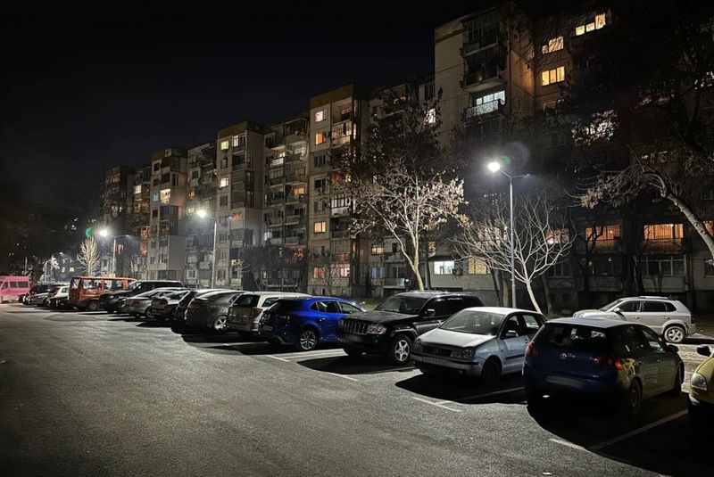 Монтираха ново LED осветление на новопостроен паркинг в пловдивския район Северен Монтираха ново LED осветление на новопостроен паркинг в пловдивския район Северен