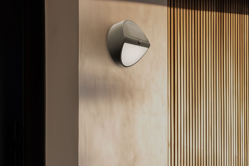 Соларни фасадни LED осветители с PIR сензор SOLARIS-R Соларни фасадни LED осветители с PIR сензор SOLARIS-R