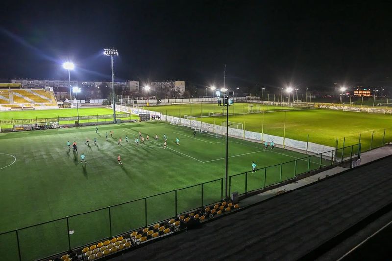 Ново осветление изградиха на тренировъчните футболни игрища на ПФК Ботев Пловдив Ново осветление изградиха на тренировъчните футболни игрища на ПФК Ботев Пловдив